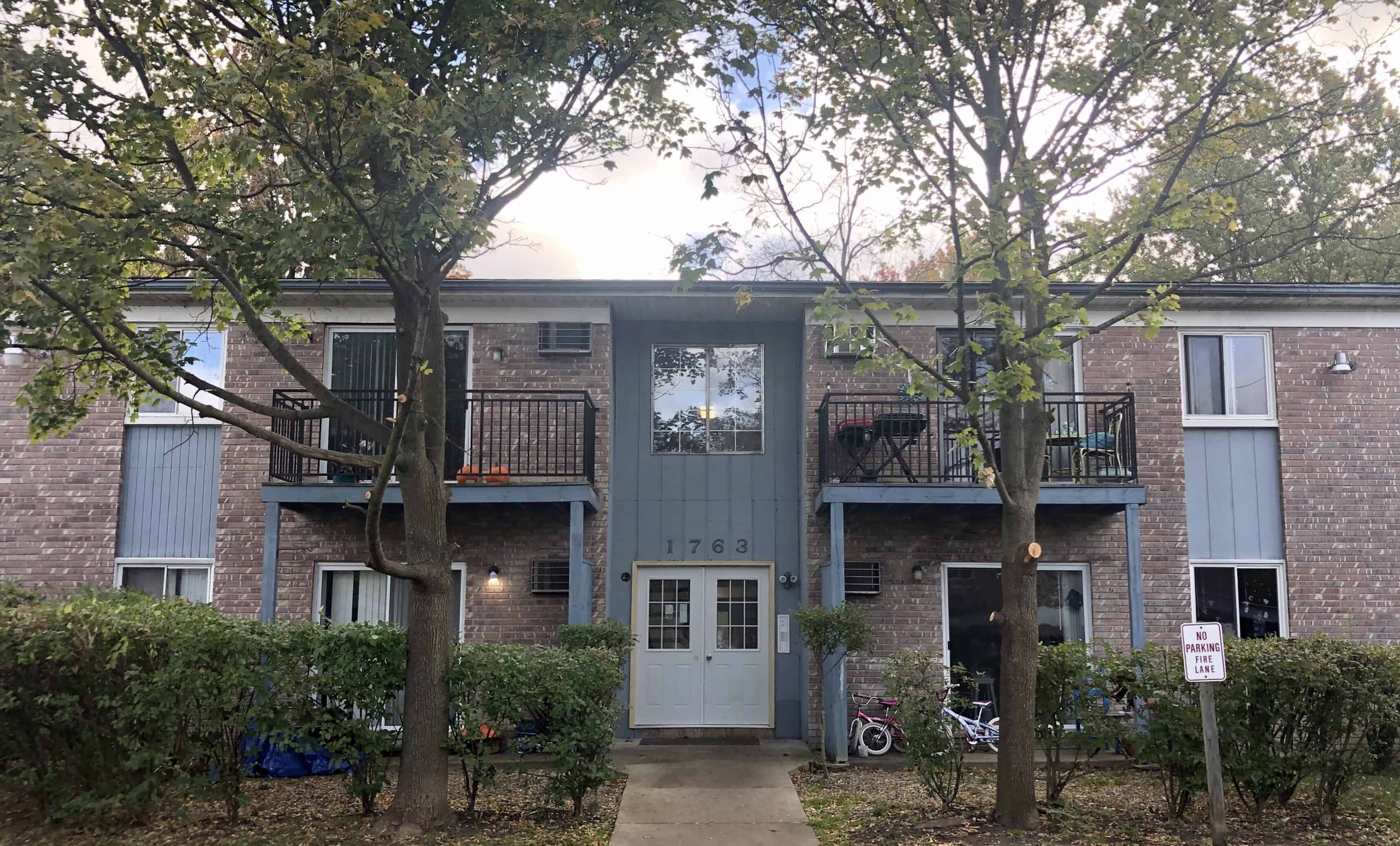 Cass Lake Front Apartments in Keego Harbor