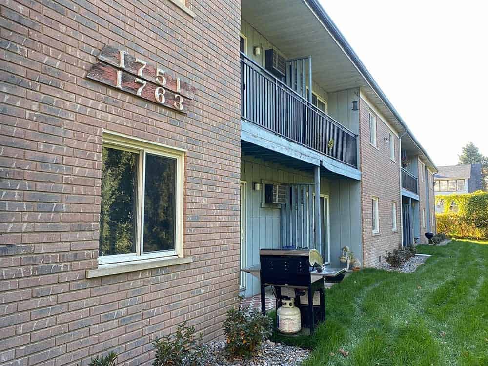 Apartment Keego Harbor MI Exterior