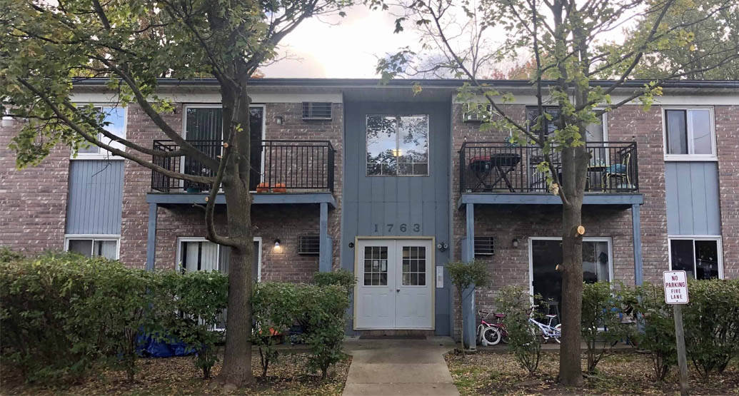 Cass Lake Front Apartments in Keego Harbor